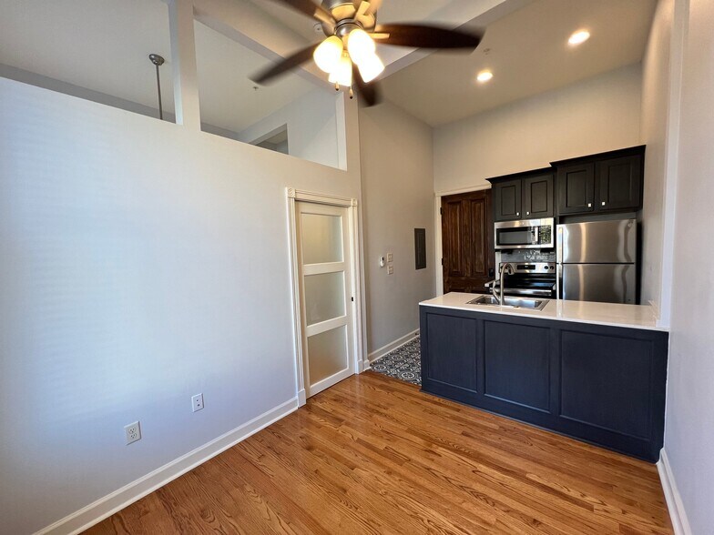 Building Photo - 904 Scott St