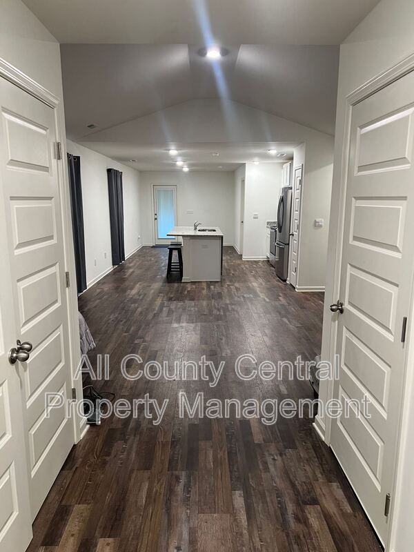 Building Photo - 135 River Birch Ln