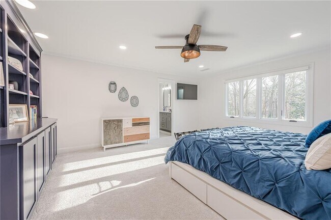 Building Photo - 4562 Columns Dr SE