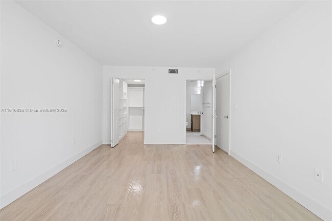 Building Photo - 1756 N Bayshore Dr