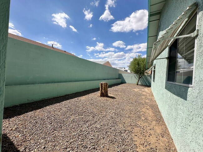 Building Photo - 3905 Raymond Ave