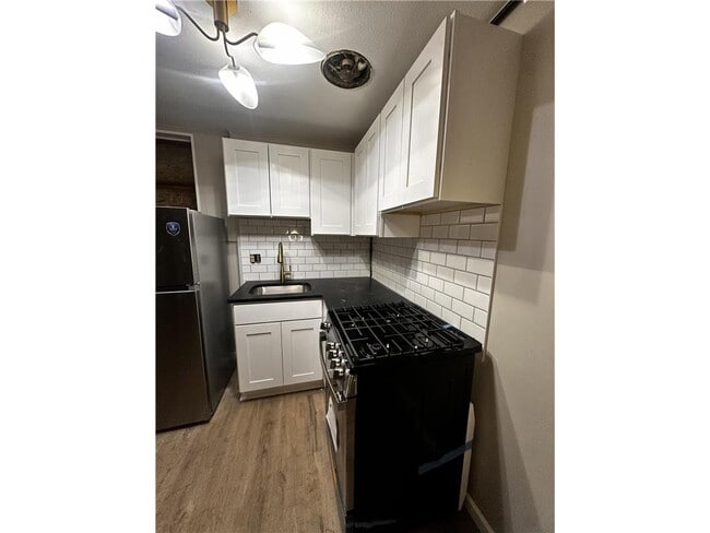 Building Photo - 453 13th Ave NW