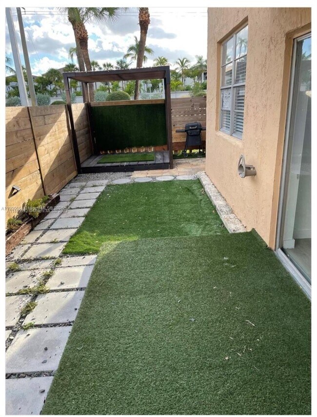 Primary Photo - 4360 NW 79th Ave