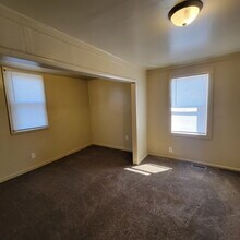 Building Photo - conveniently located around the corner from popular Garfield Park