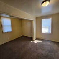 Building Photo - conveniently located around the corner from popular Garfield Park