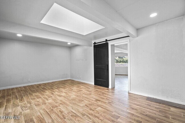 Building Photo - 5121 Beautonne Ave