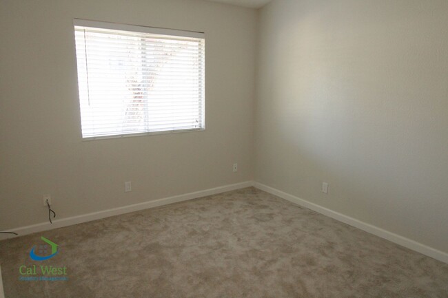 Building Photo - $2795 - 2 Bedroom, 2 Bath Condo w/ AC in G...