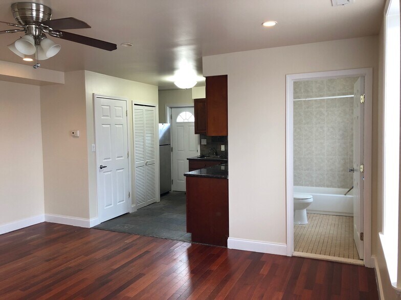 Building Photo - 1800 S 8th St