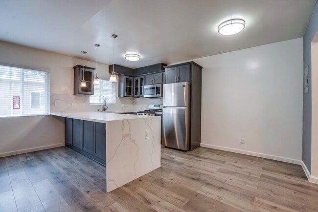 Interior Photo - 822 N. Inglewood Ave