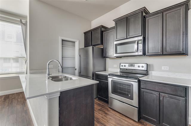 Building Photo - 1900 Bel Air Dr