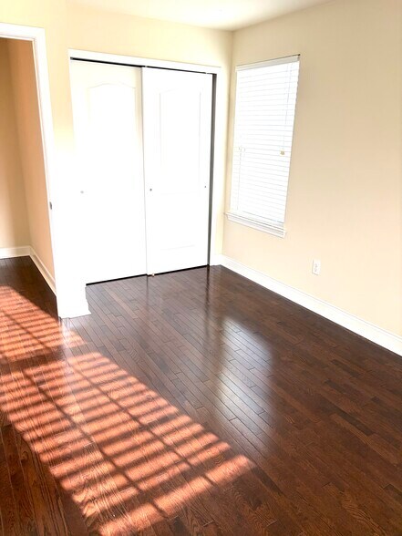 Building Photo - 6137 Valley Forge Dr