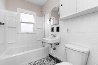 Building Photo - Charming 2-Bedroom Bungalow with Gleaming Hardwood Floors in Des Moines Area