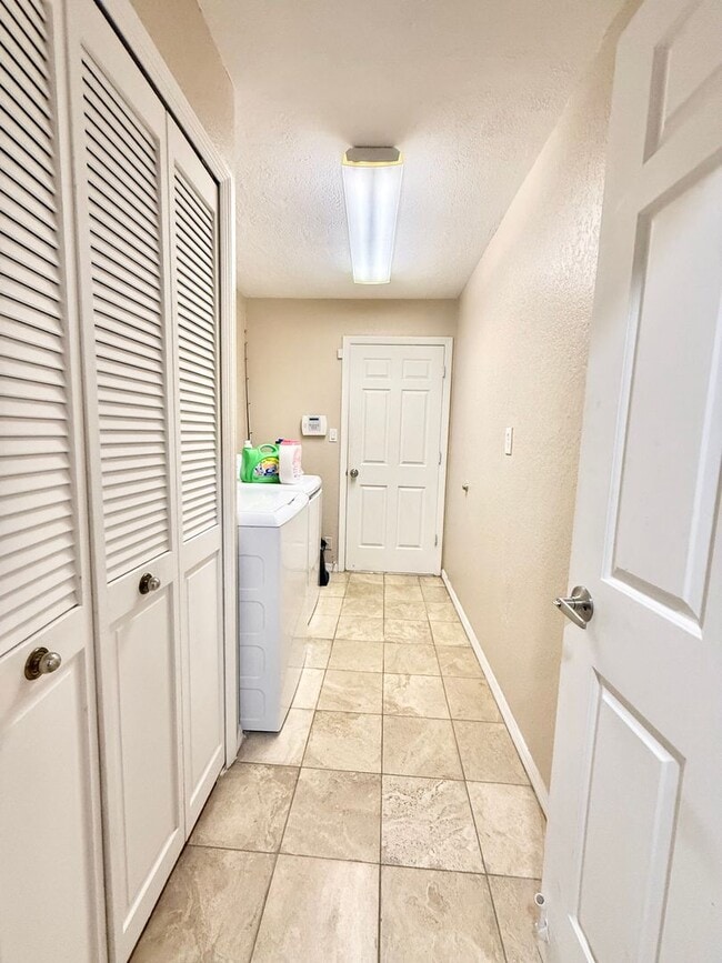 Building Photo - Stunning Furnished Pool him on Accessible Canal