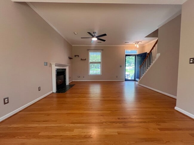 Building Photo - 1093 Wintergreen Ln