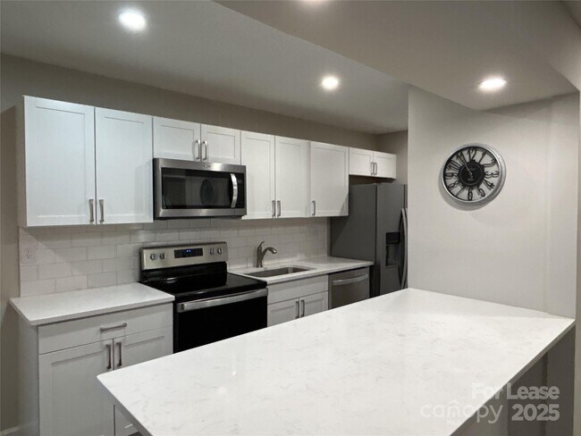 Building Photo - 5008 Sardis Rd