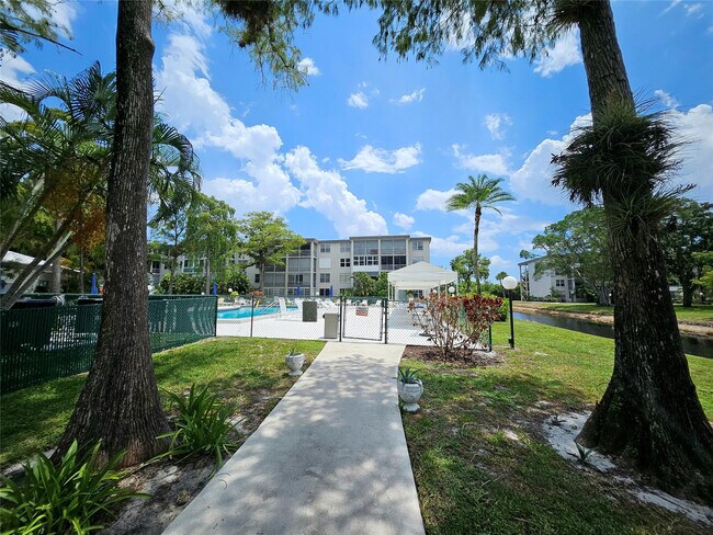 Building Photo - 4899 NW 26th Ct