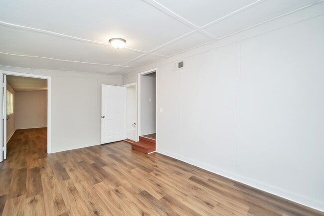 Building Photo - Newly Renovated 4BR Home- Move in Ready!