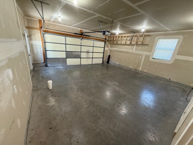 Building Photo - 3207 John Deere St