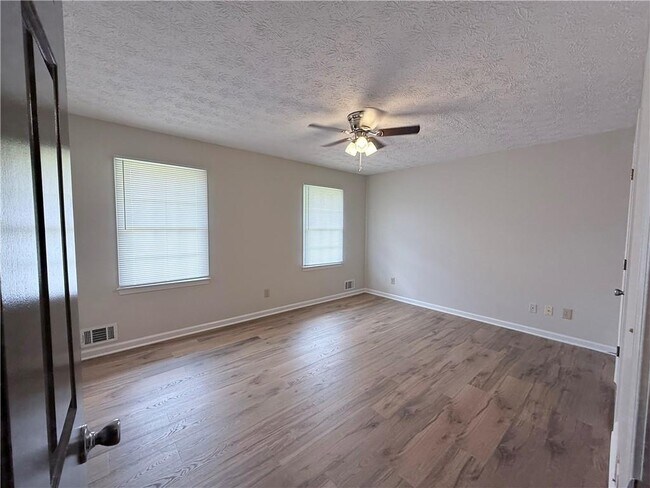 Building Photo - 40 Salem Ridge