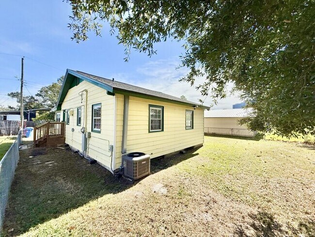 Building Photo - 5506 Staley Dr