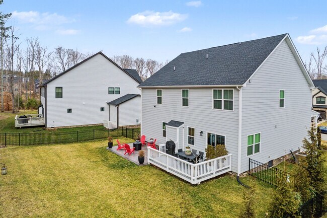 Building Photo - 4 Bedroom Executive Home located in Magnolia Green