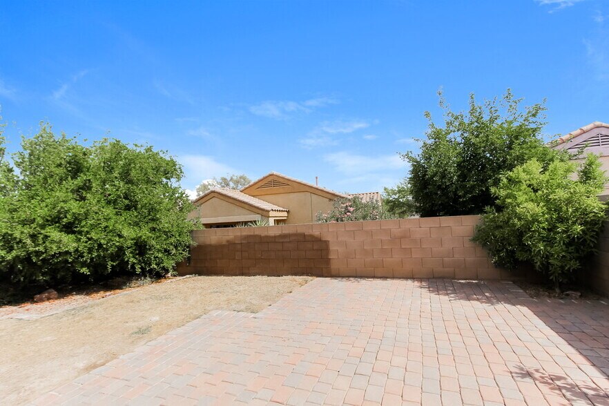 Building Photo - 6898 W Quailwood Way