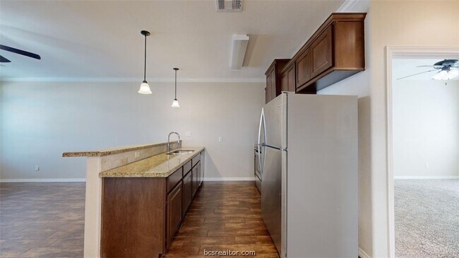 Building Photo - 303 Ash St