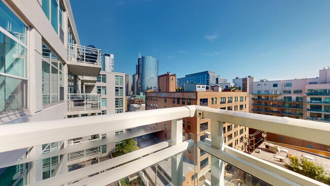 Building Photo - 909 W Washington Blvd