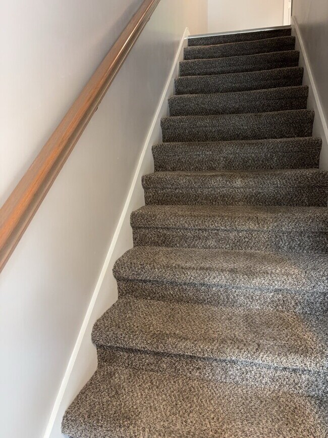 Building Photo - Gated Sango Townhome- Prime Location for Commutes