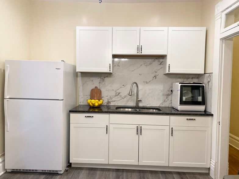 Shared Kitchen - 1372 Neil Ave