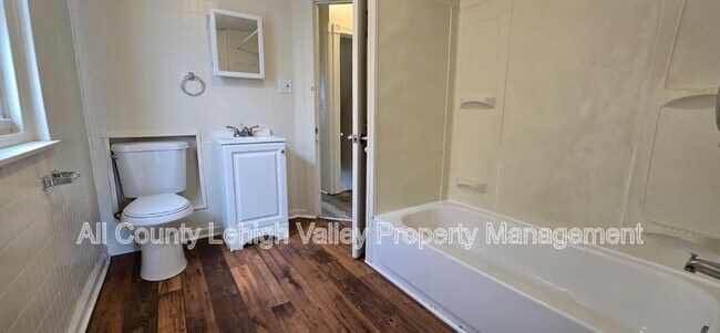 Building Photo - 818 N 4th St