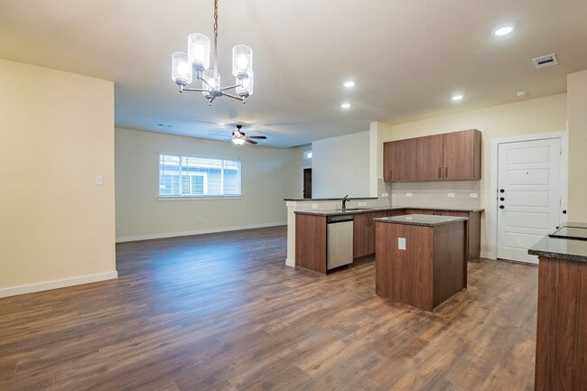 Building Photo - GORGEOUS 3 BEDROOM DUPLEX LOCATED IN MIDLOTHIAN ISD!