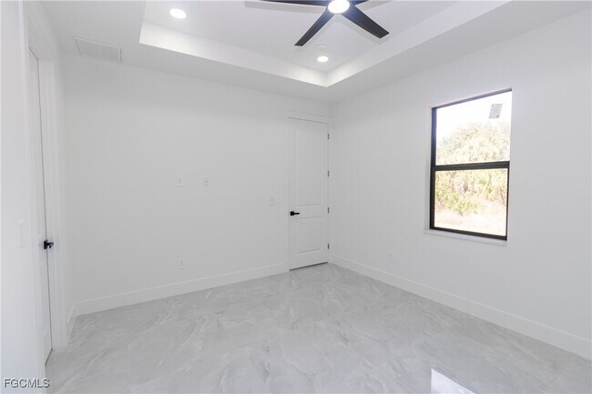 Building Photo - 849 Duplex St E