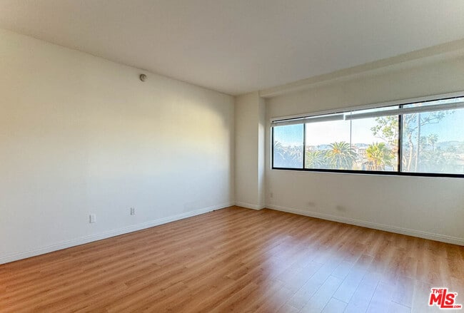 Building Photo - 1118 3rd St