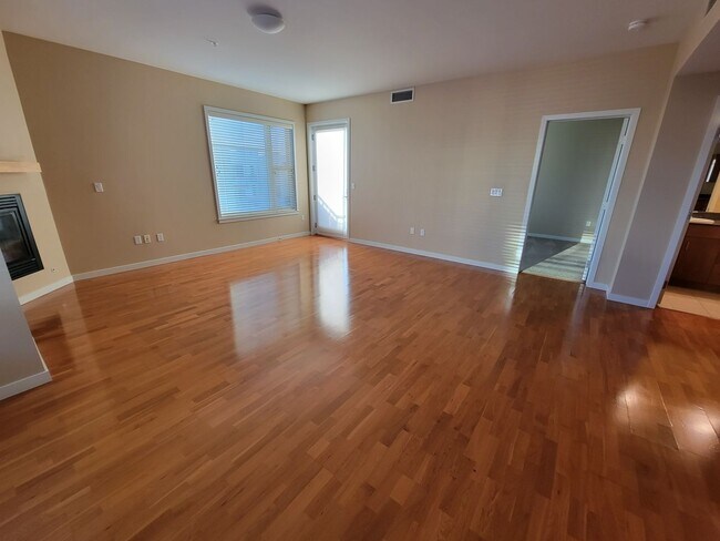 Building Photo - Luxury, Spacious 1 bedroom Apartment in Boulder at the Famous Peloton