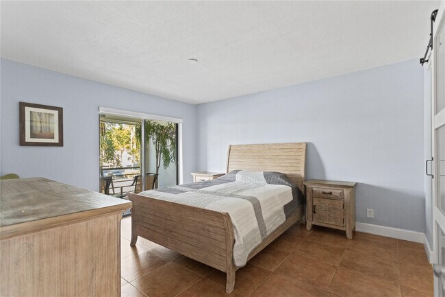 Building Photo - 2312 S Cypress Bend Dr