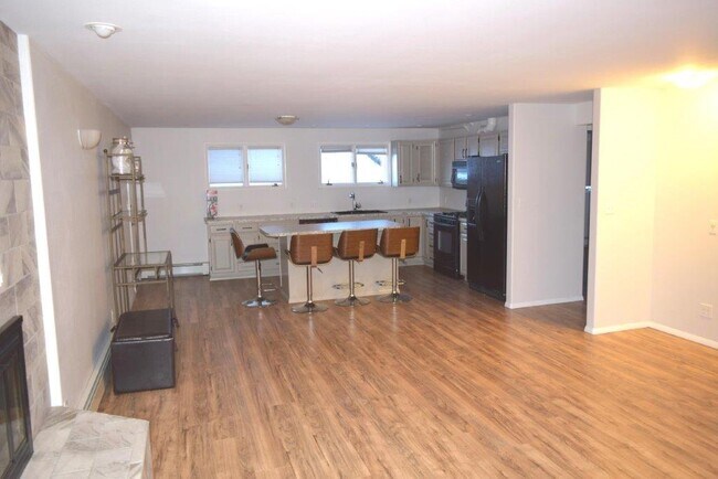 kitchen - 720 Dogwood St