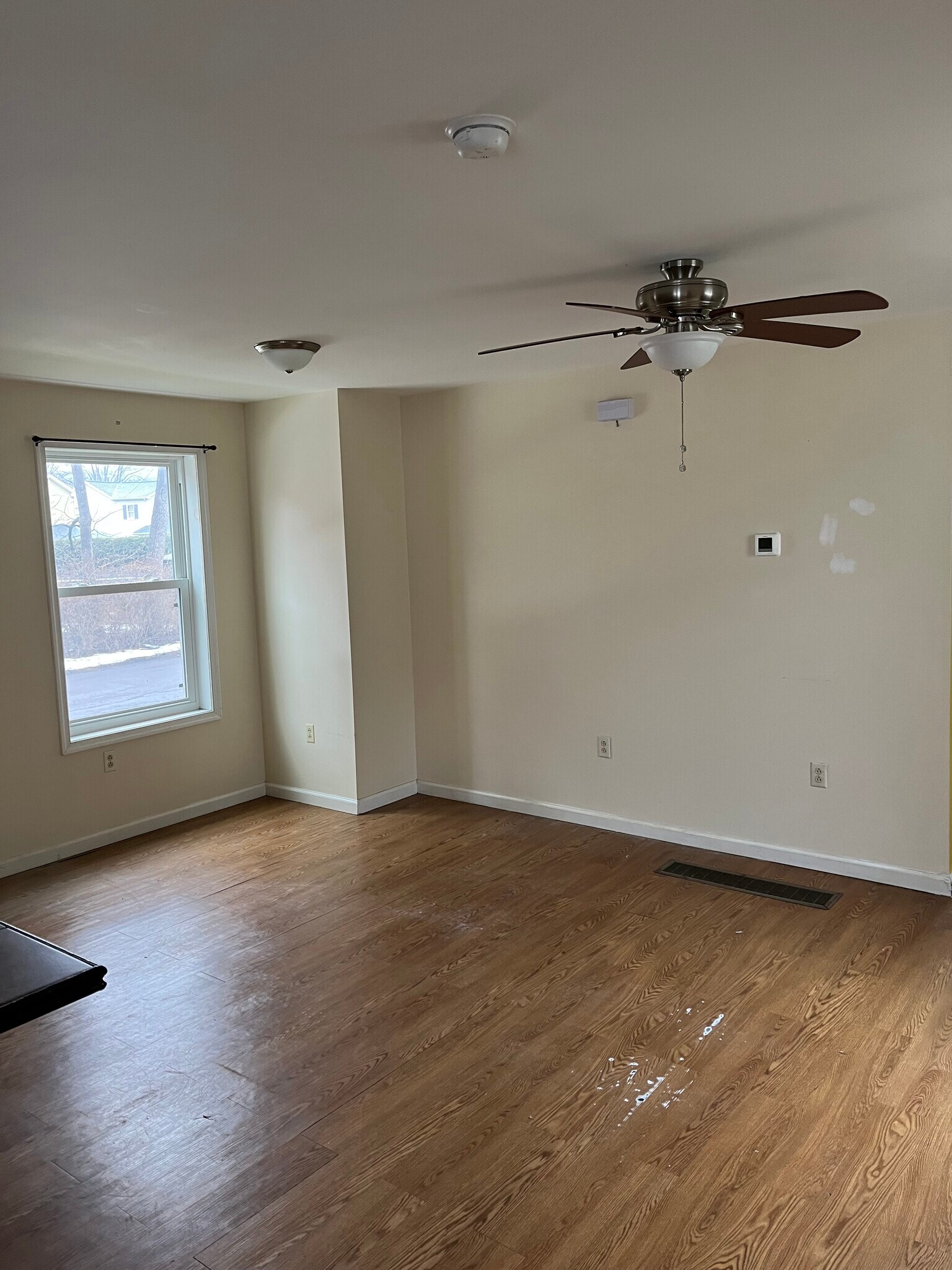 Building Photo - 428 E Front St