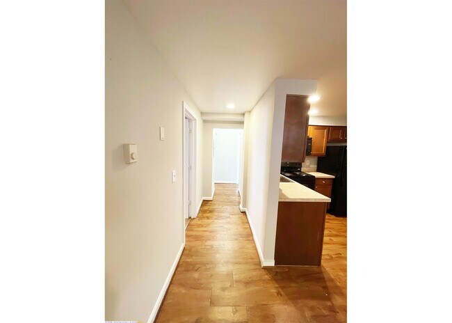 Building Photo - 566 Lowell Ave