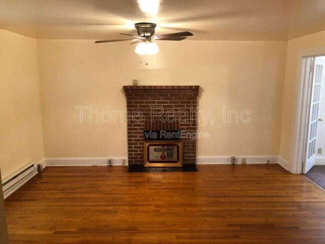 Building Photo - 517 NE Main St