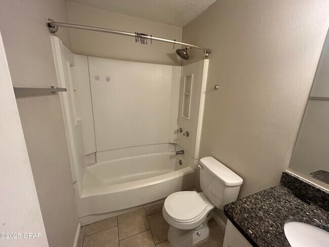 Building Photo - 3914 E 11th St