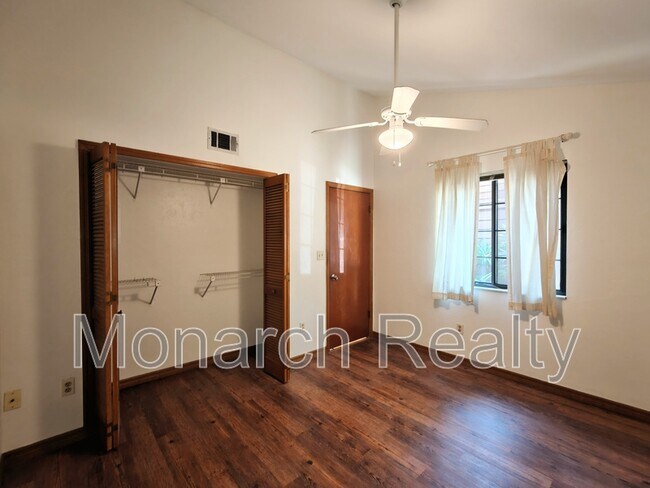 Building Photo - 830 SW 56th Terrace