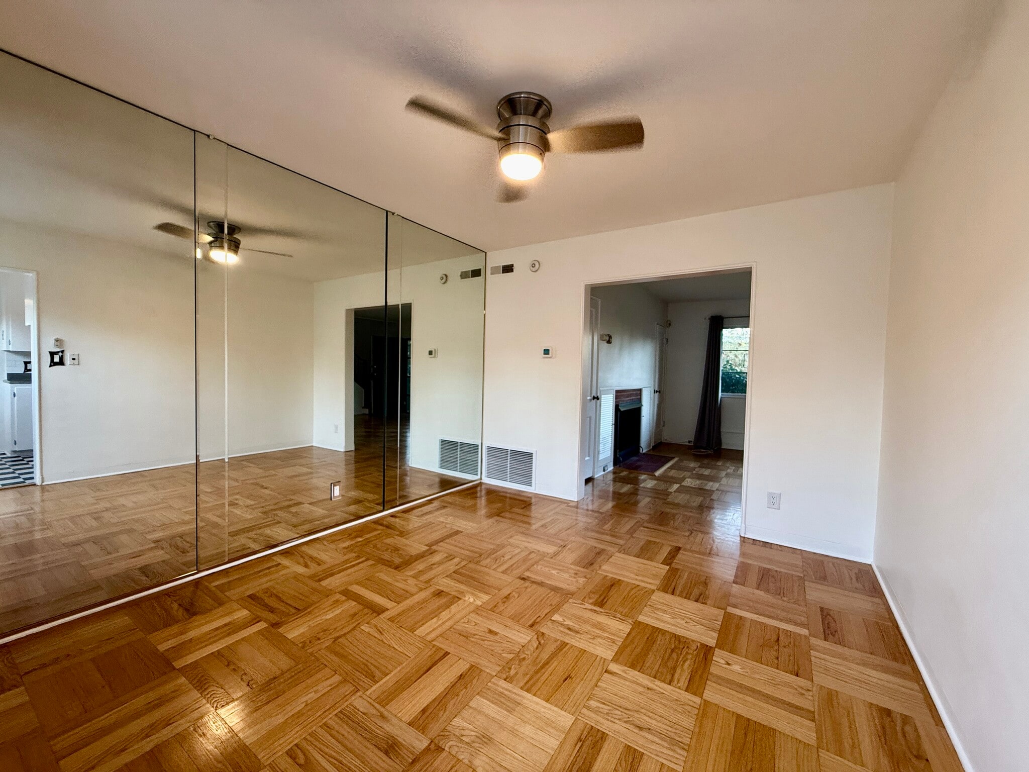 Building Photo - 5560 Village Grn