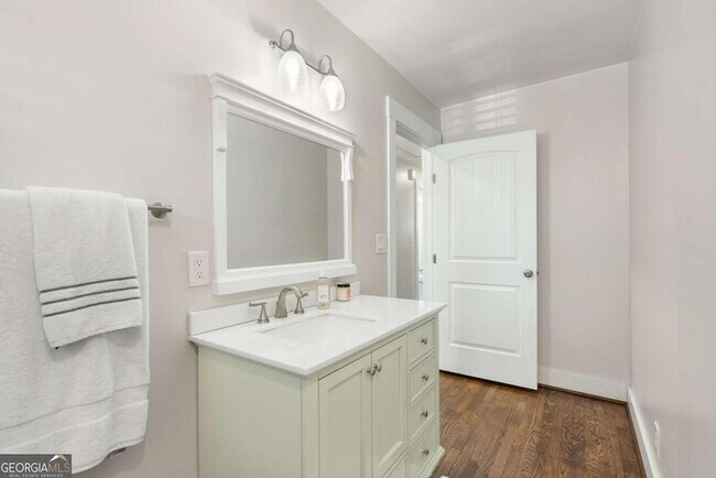 Building Photo - 2026 Harwinor Rd SE