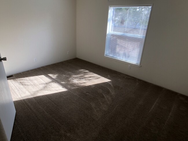 Building Photo - Beautiful and Convenient Turner Location!