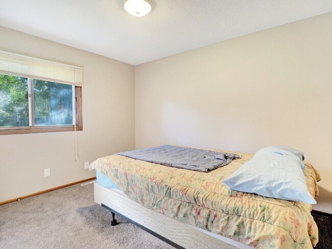 Building Photo - 3 bed Rambler on huge lot