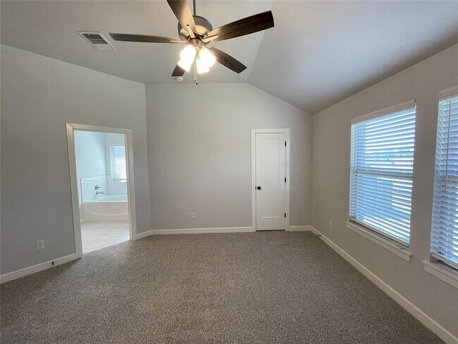 Building Photo - 413 Irish Ln