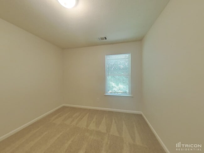 Building Photo - 3892 Alderwoods Dr