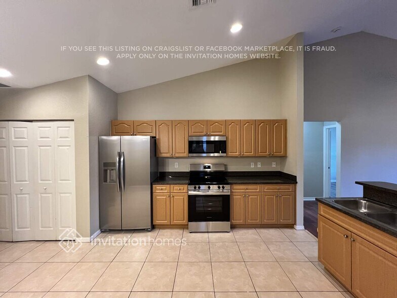 Building Photo - 2265 SW Picture Terrace