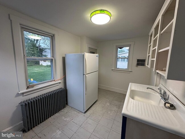 Building Photo - 211 Newton Ave